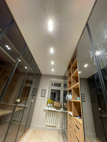 Фото натяжного потолка в коридоре