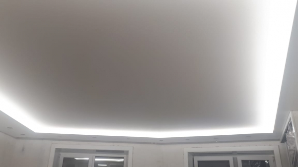 Подсветка на натяжном потолке