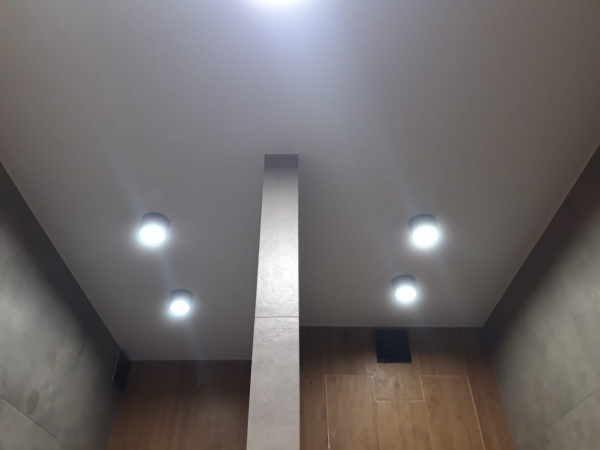 Потолок в туалете