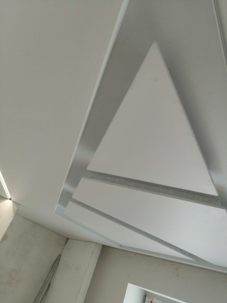 Дизайнерский натяжной потолок