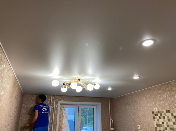 Потолок белый