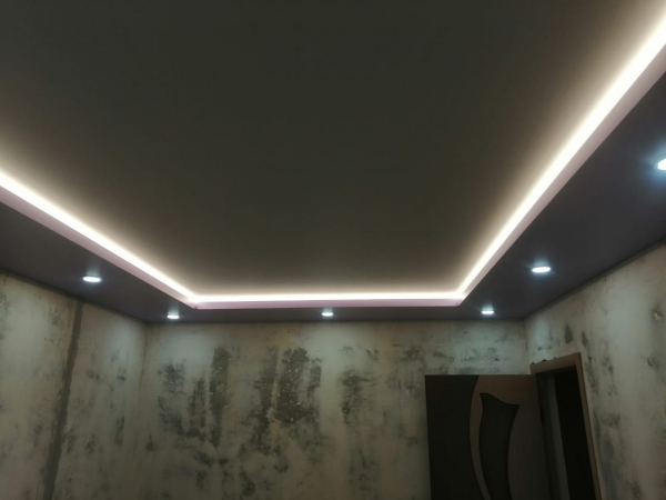 Потолок с подсветкой внутри