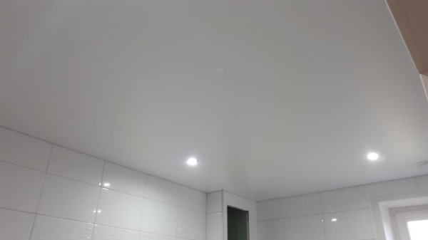 Бесшовный натяжной потолок