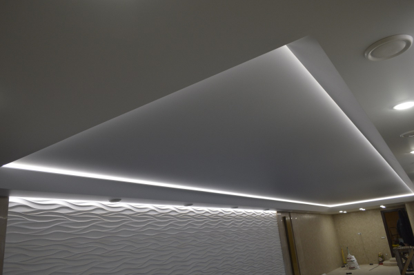 Потолок в бассейн