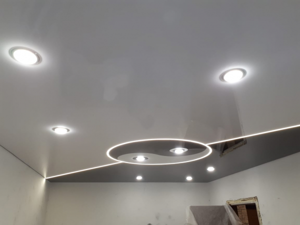Светильники на потолке