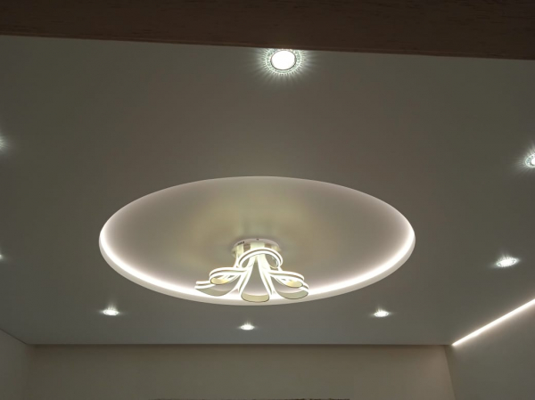 Потолок с подсветкой в два уровня