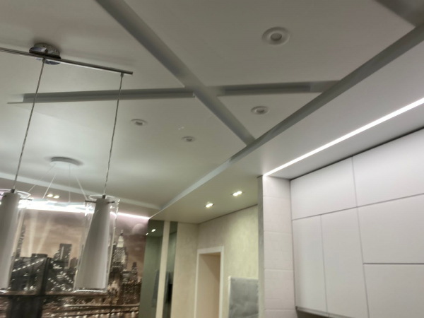 Ниши слотт на потолке