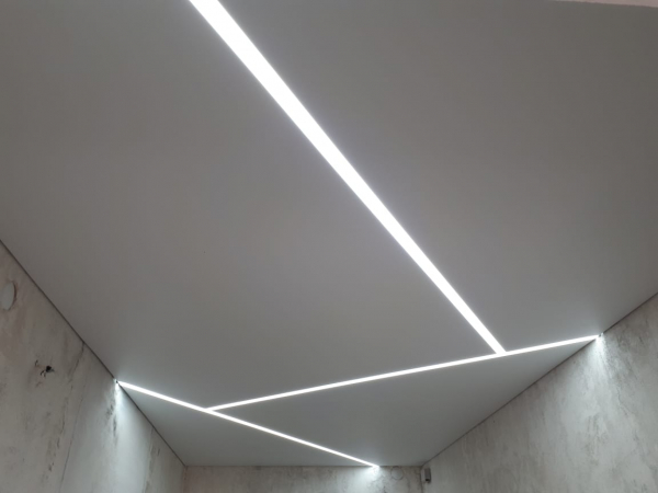 Световые линии в коридор