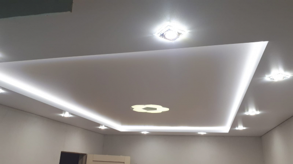 Двухуровневый потолок с подсветкой