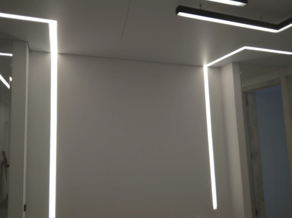 Световые линии в коридор