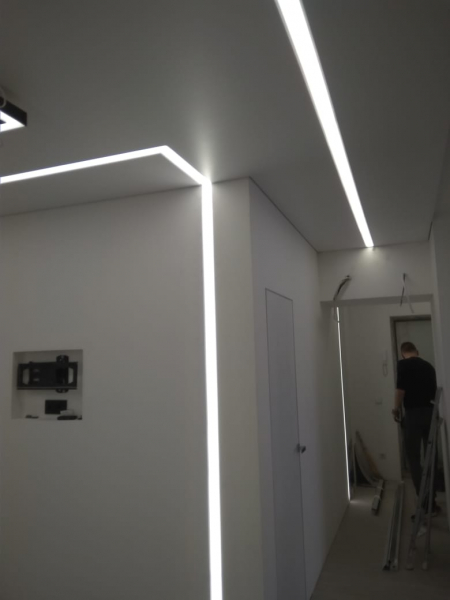 Световые линии в коридор