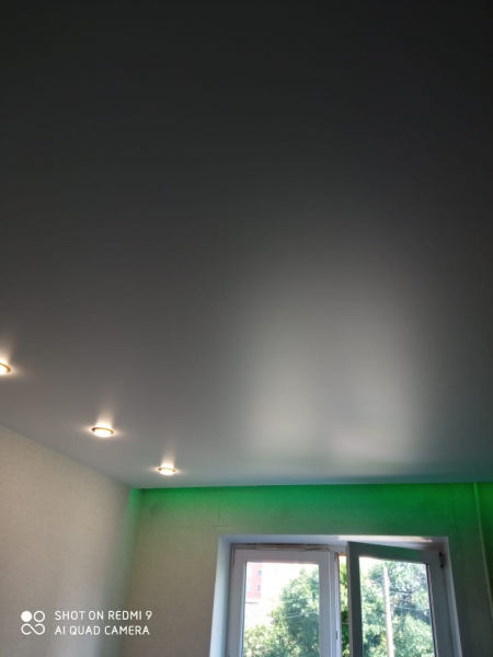 Фото сатинового натяжного потолка