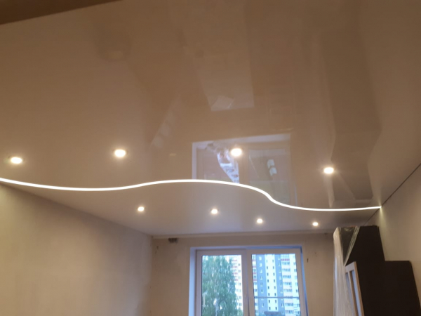 Глянцевый потолок