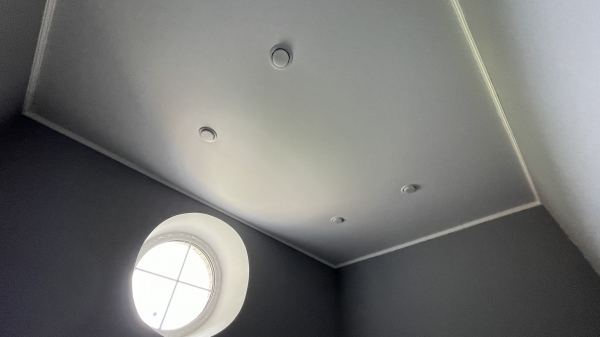 Фото потолка с подсветкой