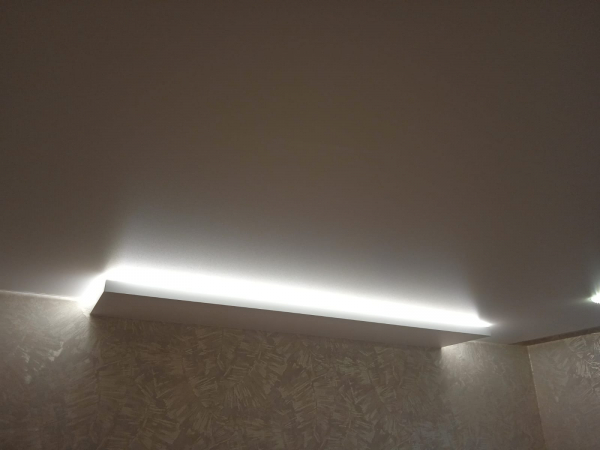 Потолок с подсветкой ниши