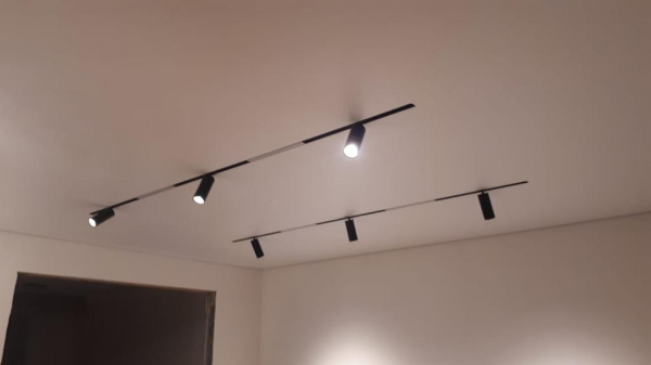 Треки в потолке