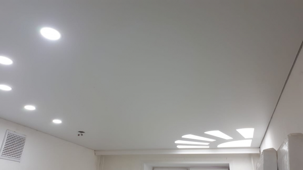 Натяжной потолок с узором