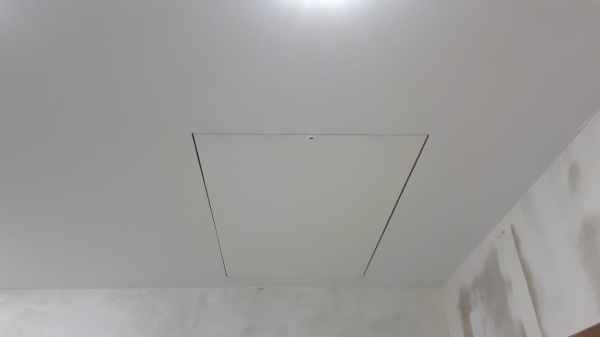 Люк в натяжном потолке