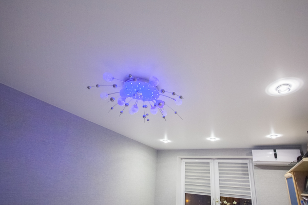 Бесшовные натяжные потолки