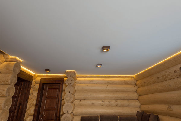 Натяжные потолки в коттедж